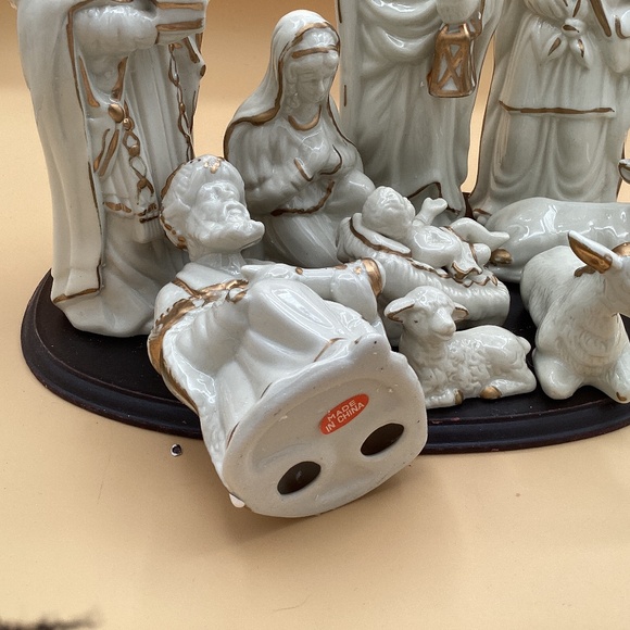 Nativity Set - Picture 2 of 3
